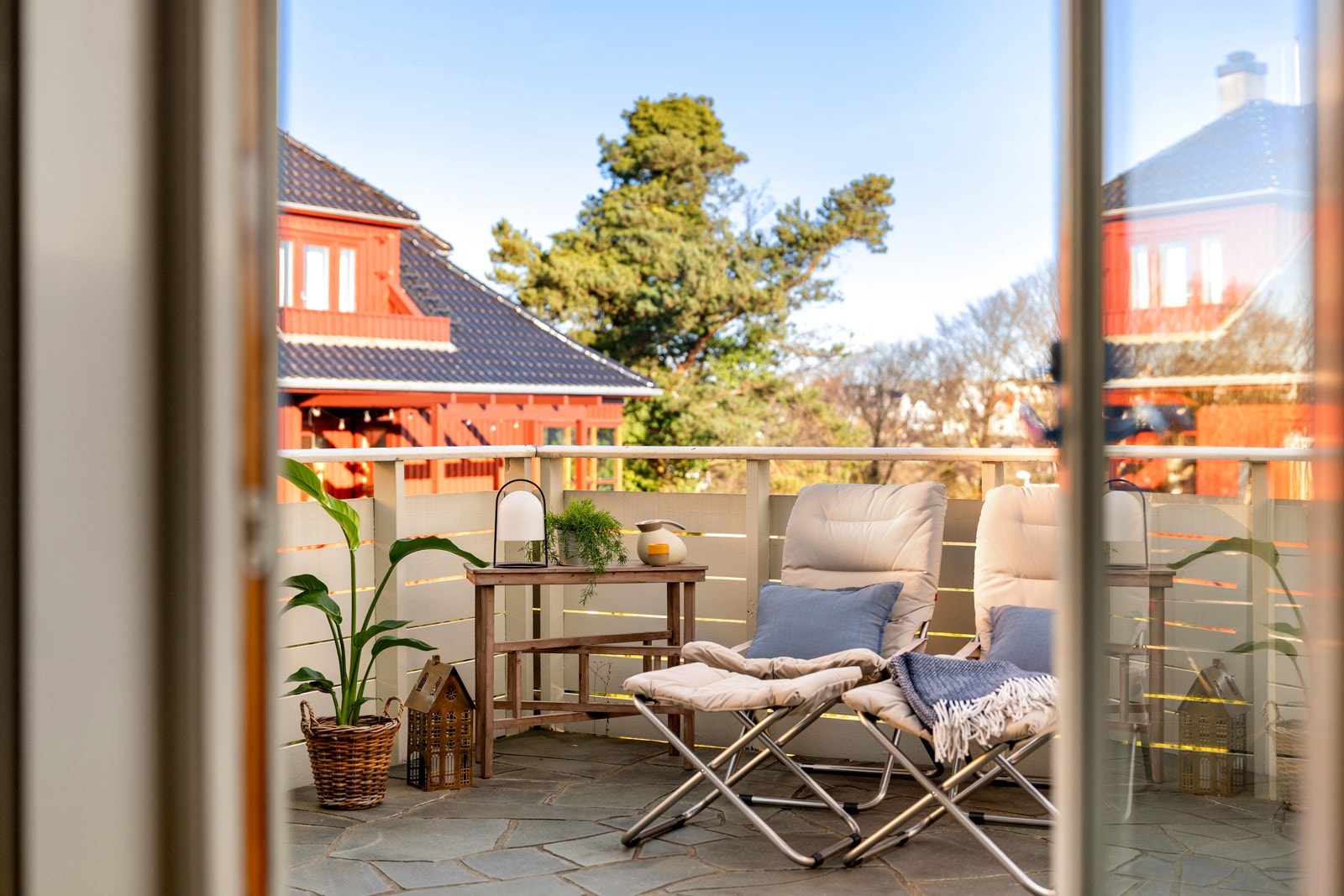 Fra stuen har man utgang til en solrik terrasse på hele 31 kvm. Galleribilde