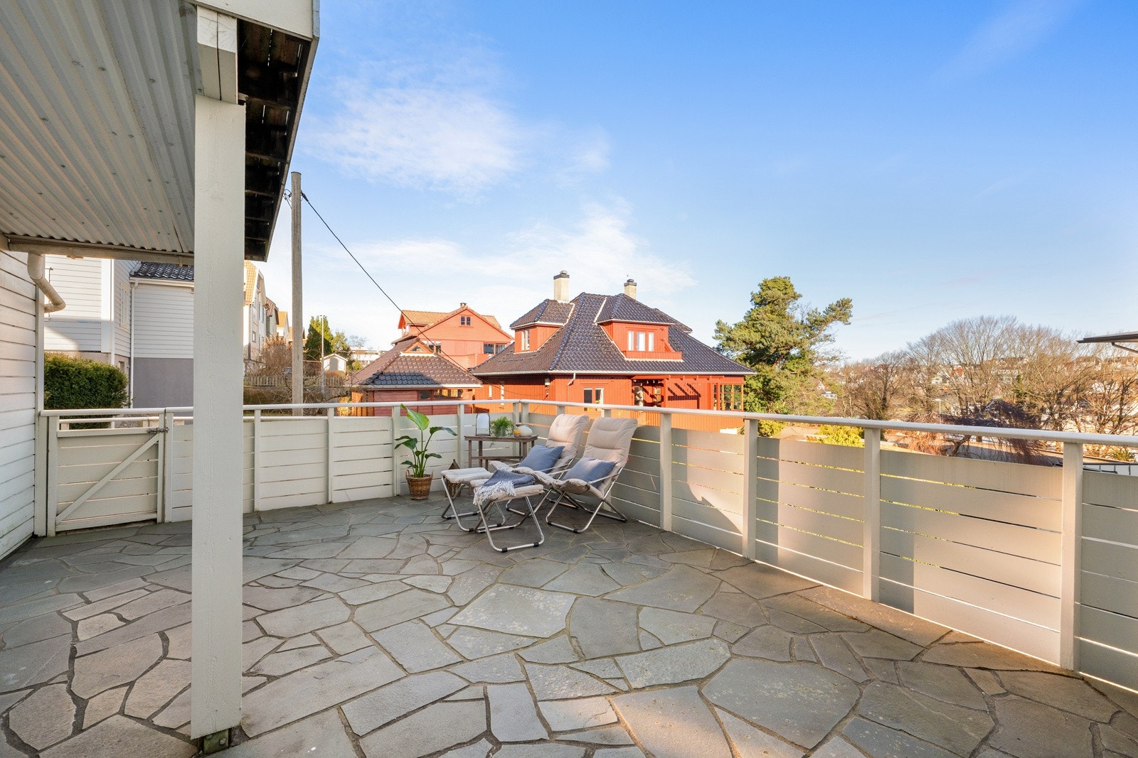 Leiligheten har en svært attraktiv terrasse på ca. 31 kvm. Galleribilde