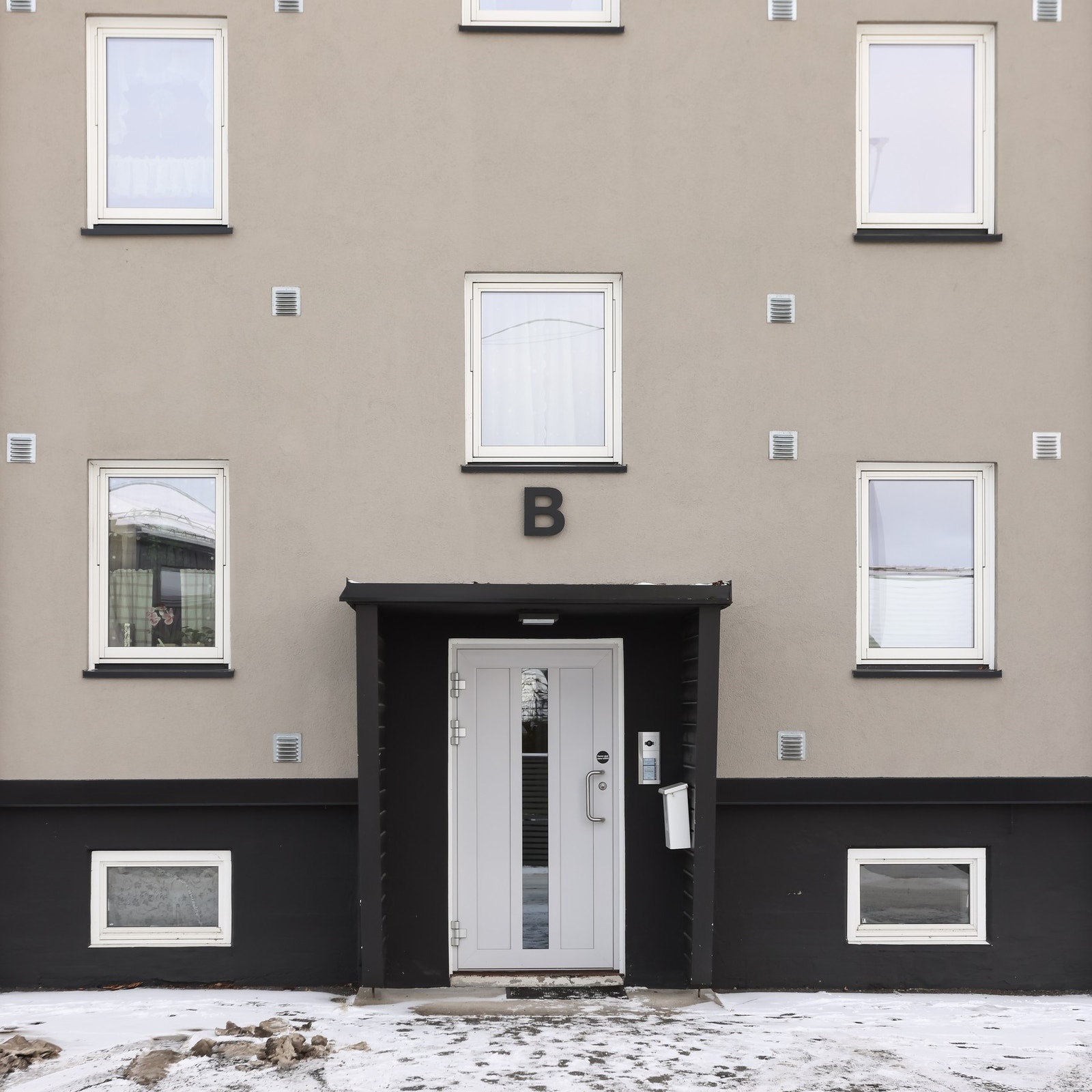 Nyere inngangsparti. Galleribilde