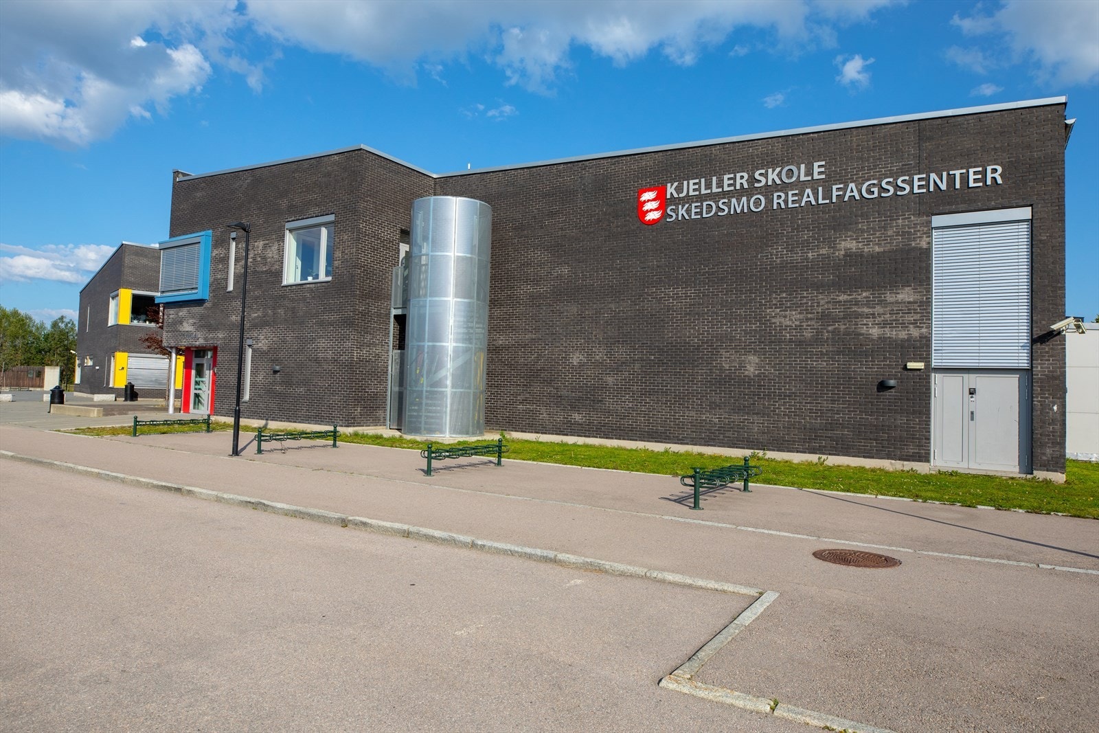 Kjeller Skole ligger noen minutter unna boligen. Galleribilde