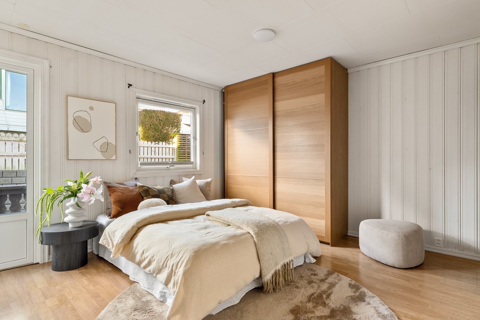 Boligen har to soverom i 1. etasje Galleribilde