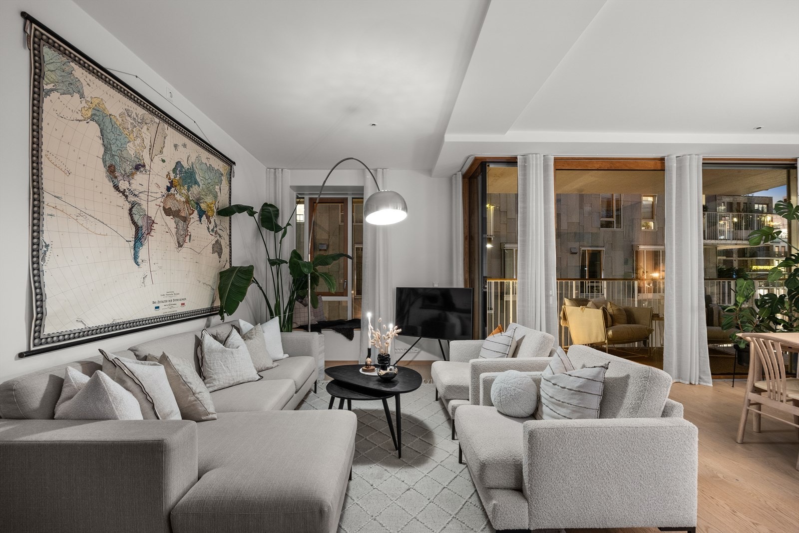 Lun og hyggelig kveldsstemning. Galleribilde