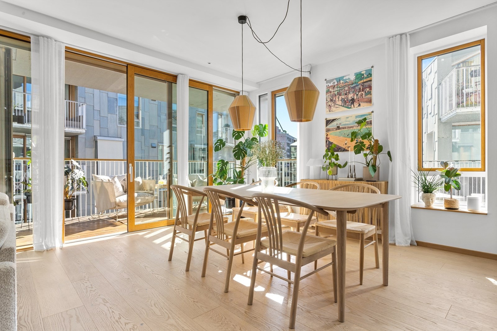 For optimal komfort året rundt er det montert aircondition med kjølefunksjon, perfekt på varme sommerdager, men også behagelig når du ønsker et stabilt inneklima på kjølige vinterkvelder. Galleribilde