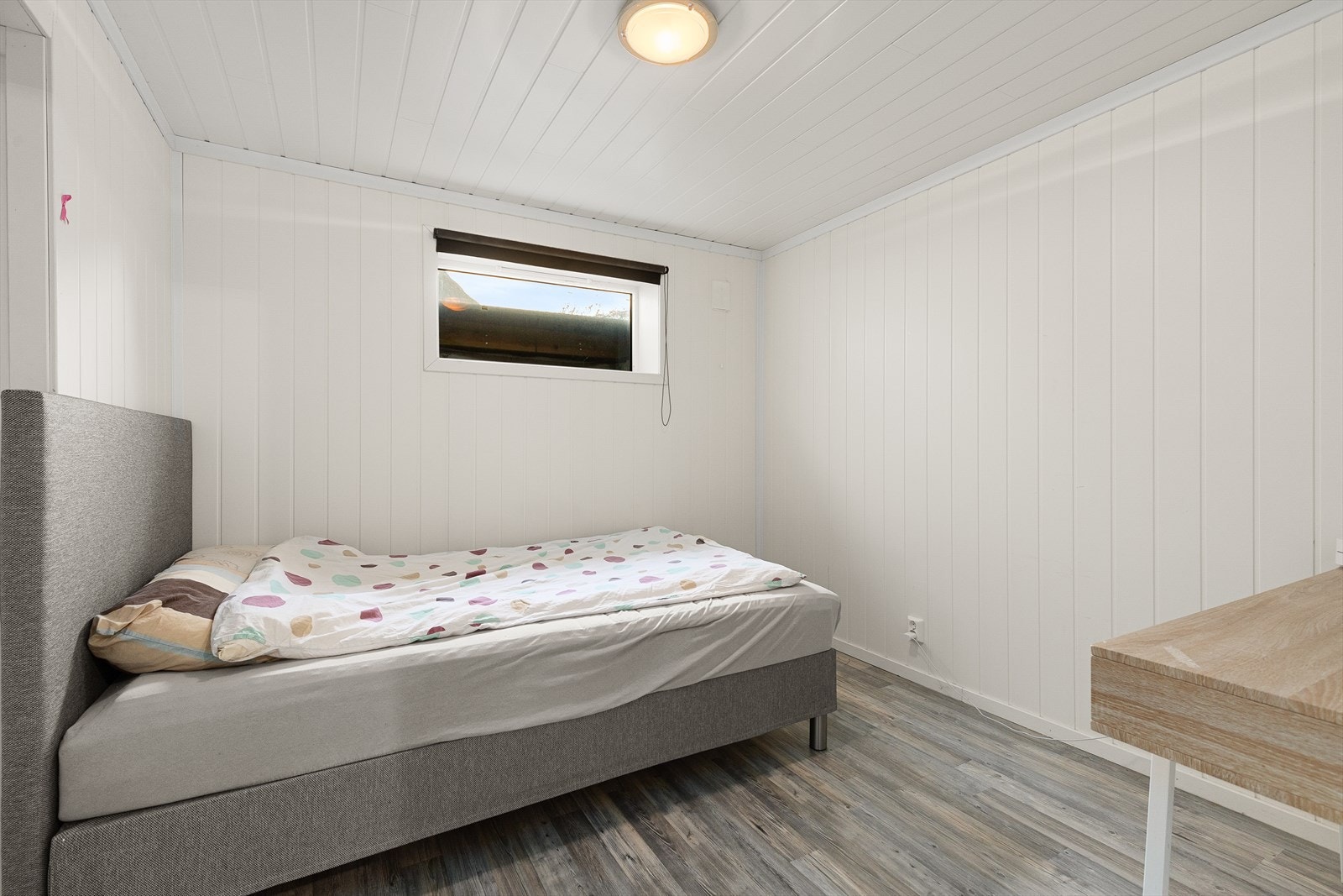 Rom i underetasje med plass til det ein måtte ynskje. (Ikkje godkjent for varig opphald.) Galleribilde