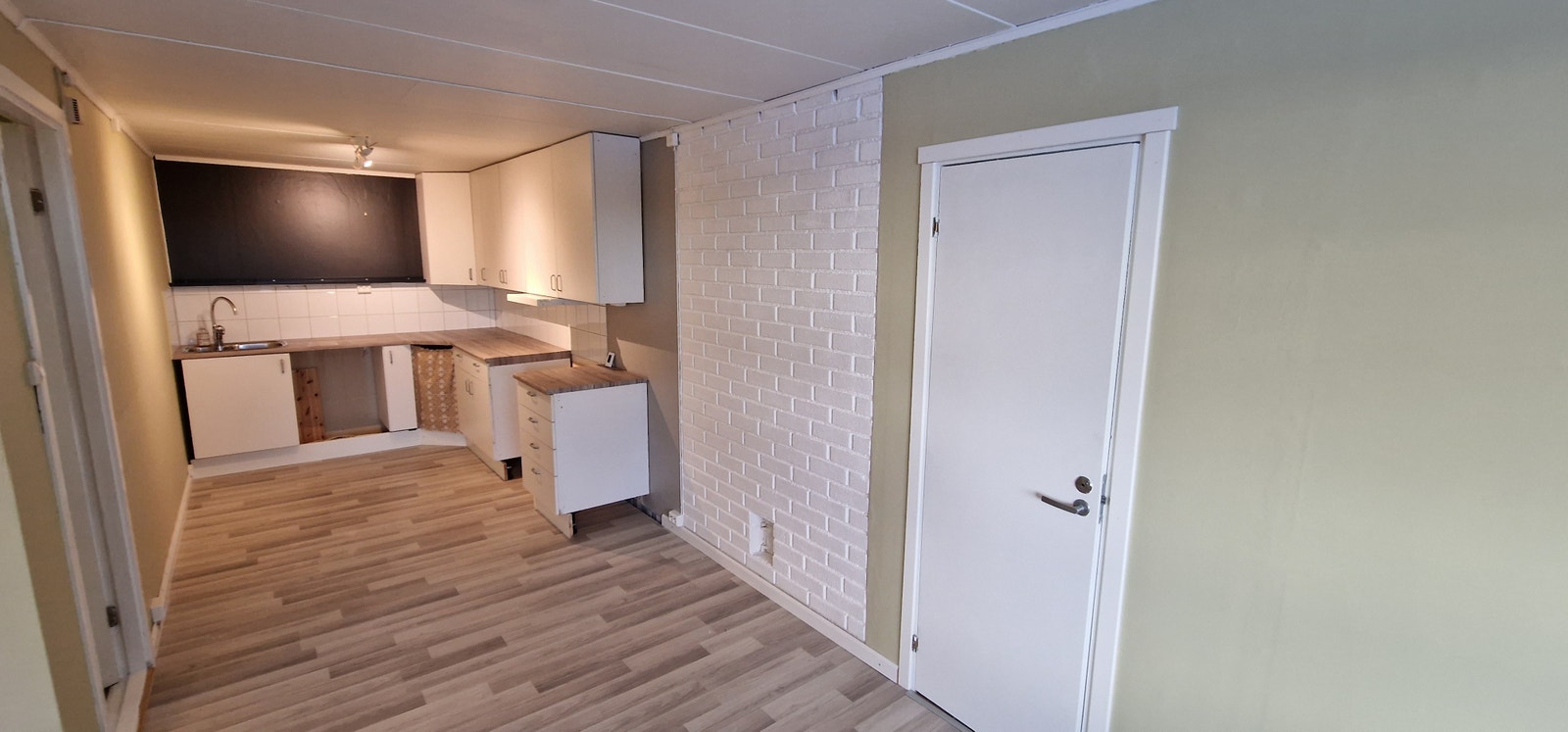 Kjøkkenet sett fra stua. Galleribilde