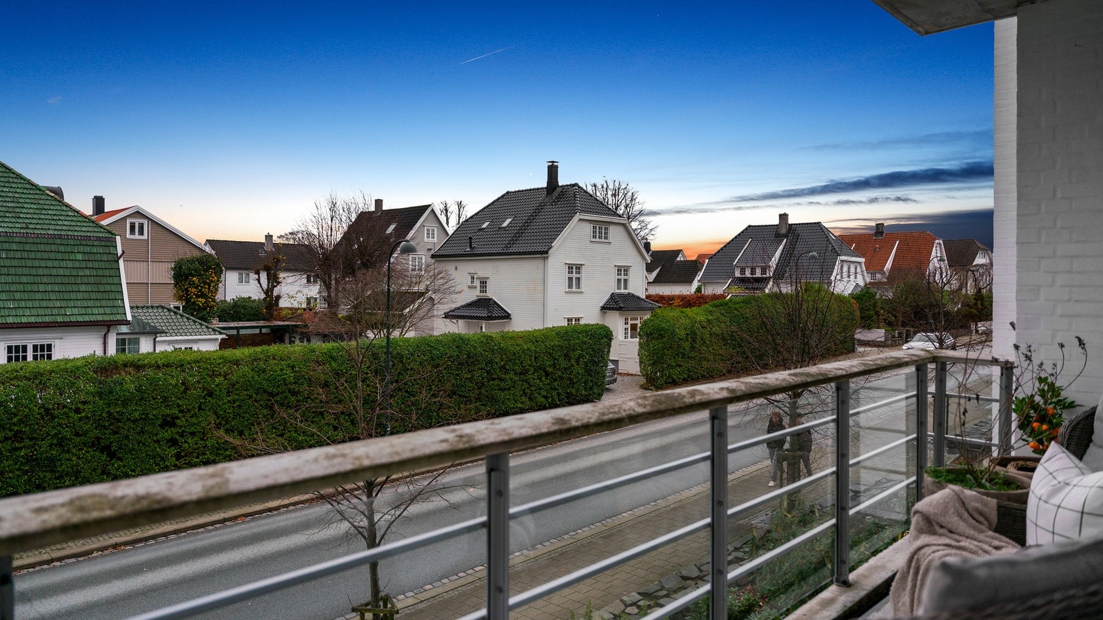 Dette gir svært gode bruksforhold gjennom hele dagen og gjør det enkelt å flytte seg etter solen. Galleribilde