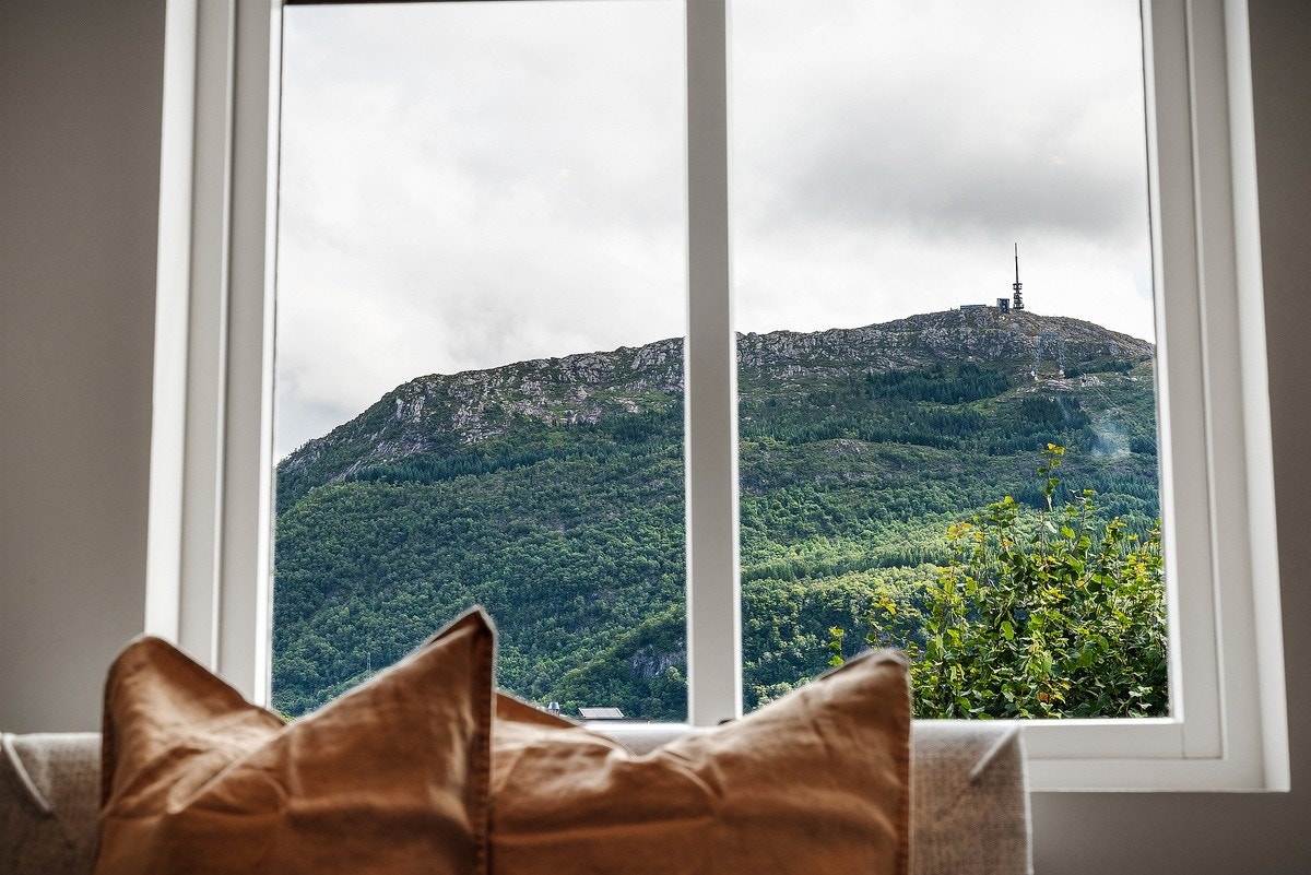 e. Vakker utsikt mot Ulriken Galleribilde