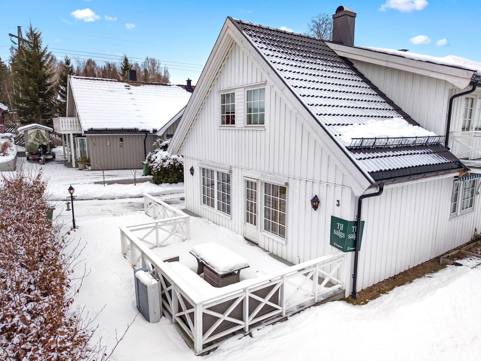 Flott uteplass med gode solforhold. Galleribilde