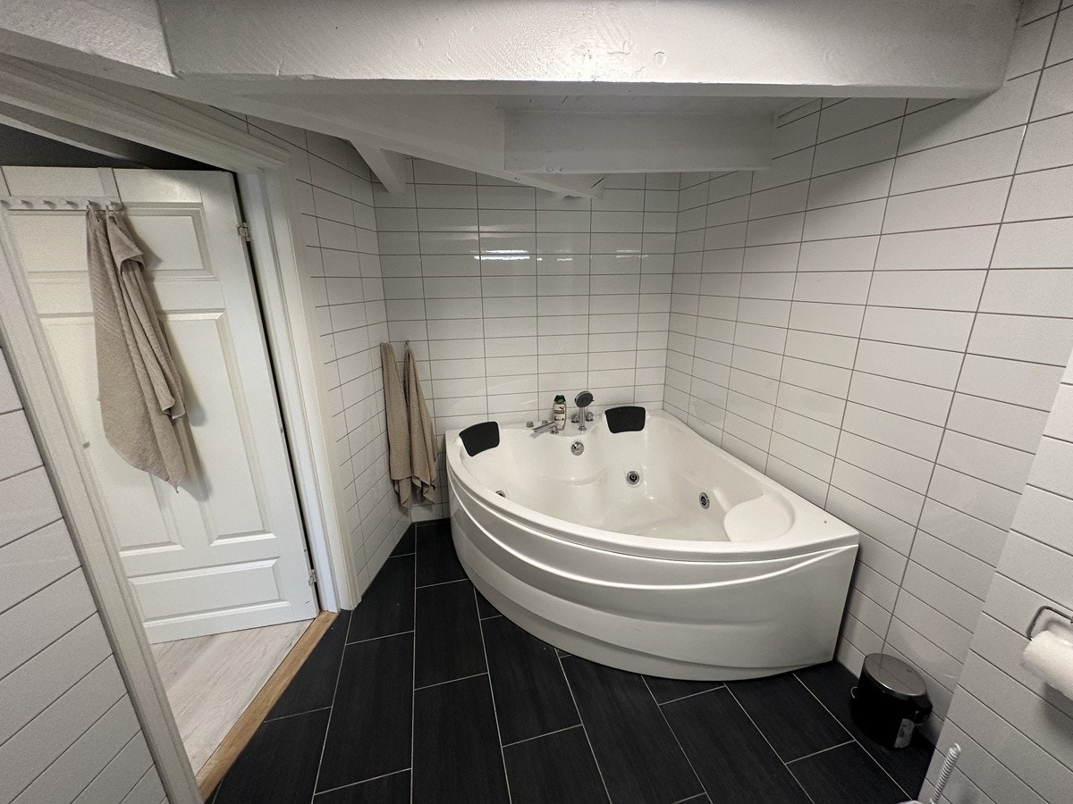 Bad med badekar Galleribilde