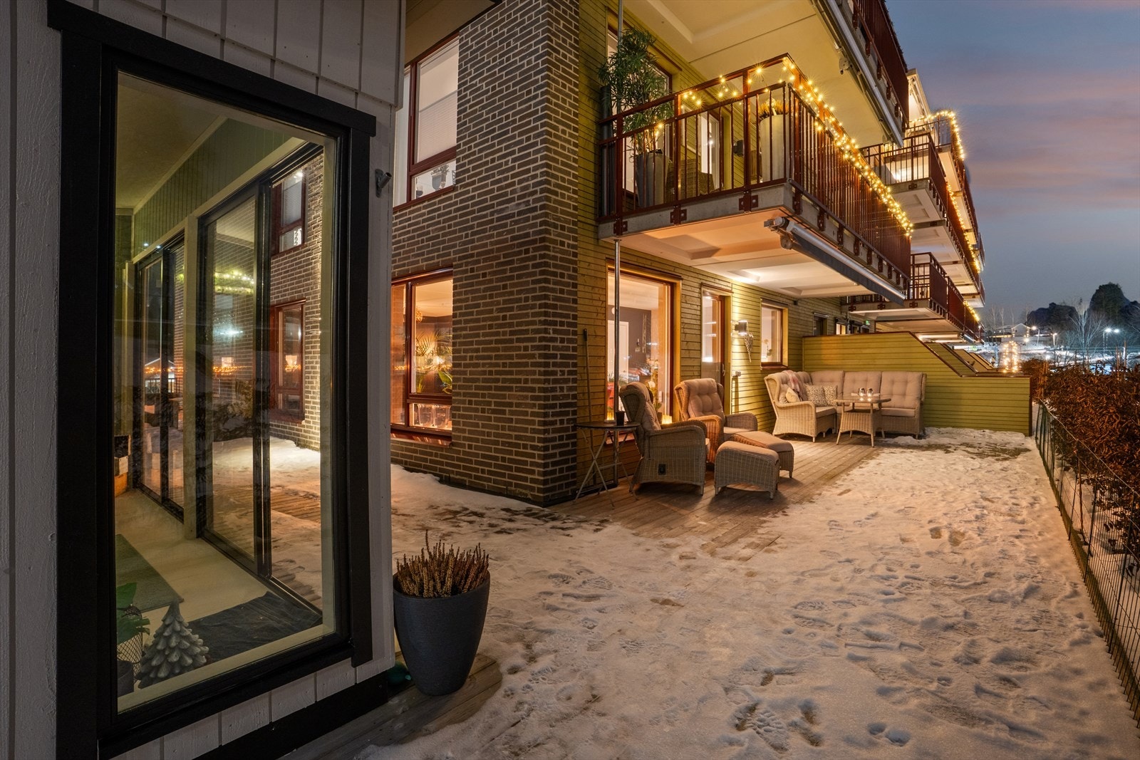 På terrassen er det etablert en utestue Galleribilde