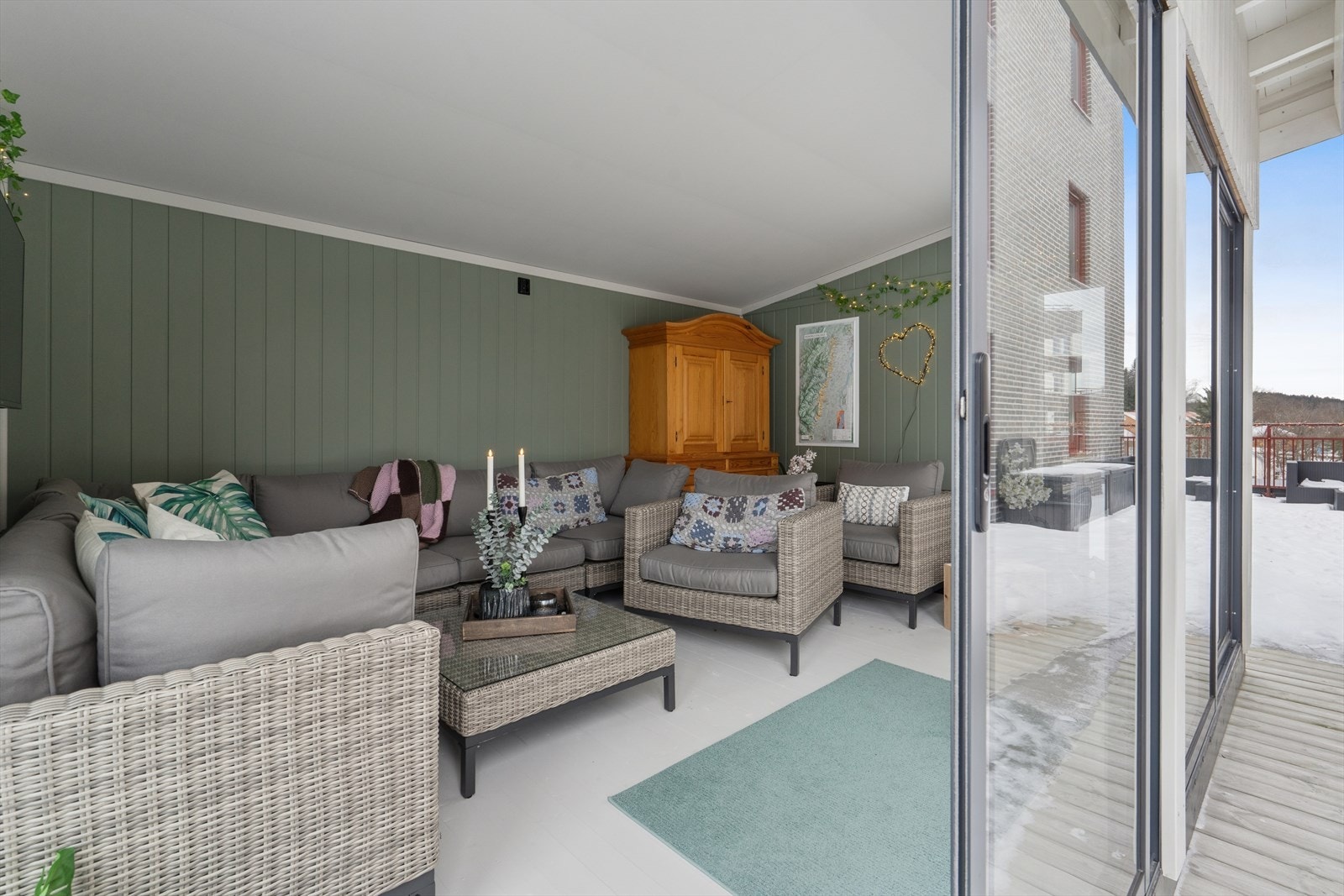 Utestuen har god plass til hagemøbler. Galleribilde