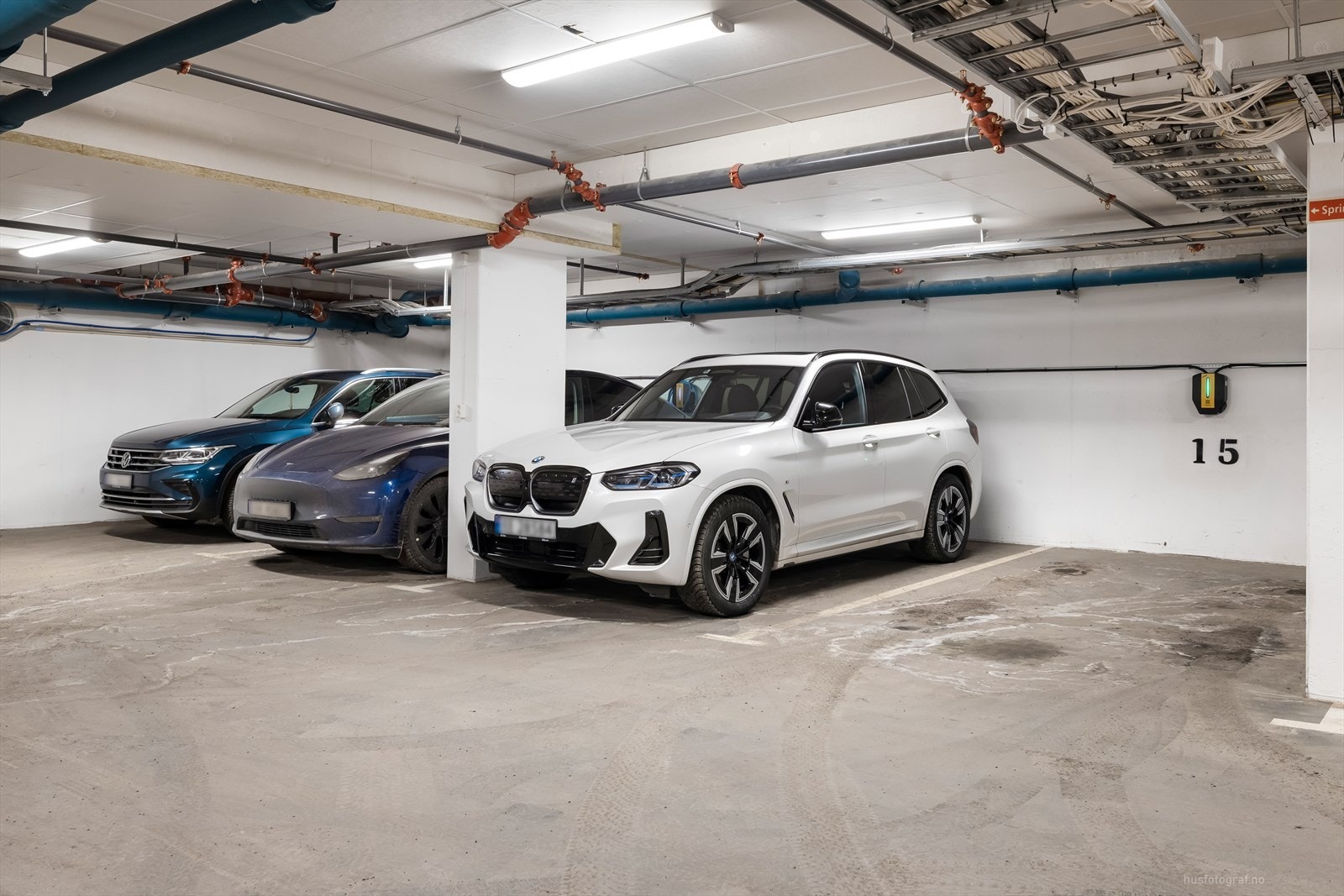 Det medfølger ikke garasjeplass med denne seksjonen. Selger opplyser at det er mulighet for å kjøpe denne garasjeplassen av han utenom, dersom kjøper ønsker garasjeplass. Galleribilde