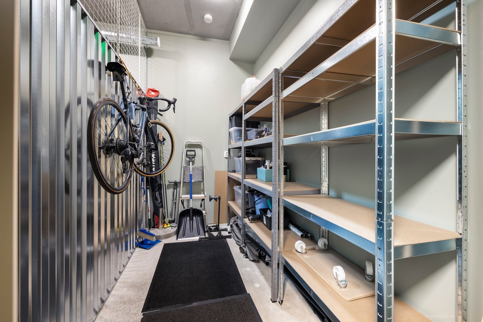 Medfølger sportsbord. Galleribilde