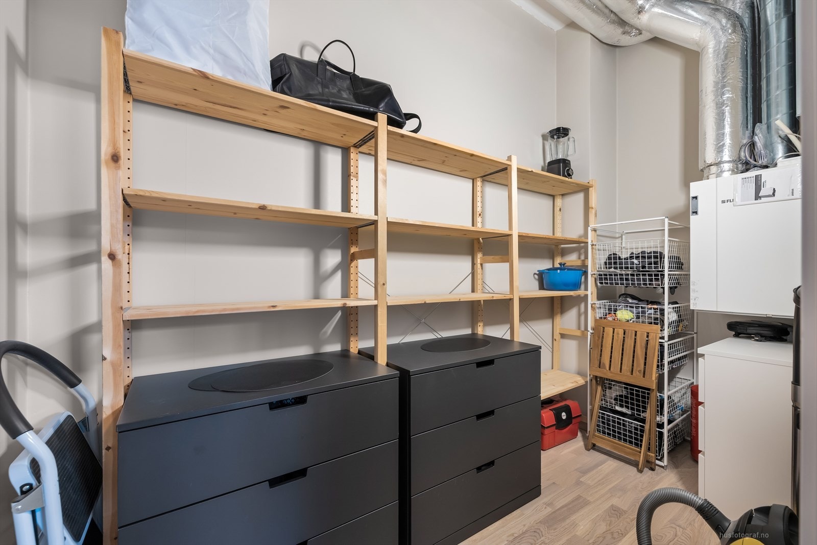 I leiligheten finnes det også en egen bod med god oppbevaringsplass. Galleribilde