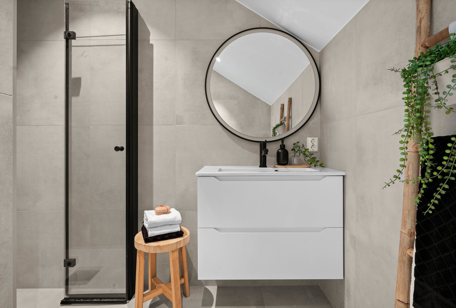 Baderomsinnredningene er norskproduserte og er fra Linn Bad! Galleribilde