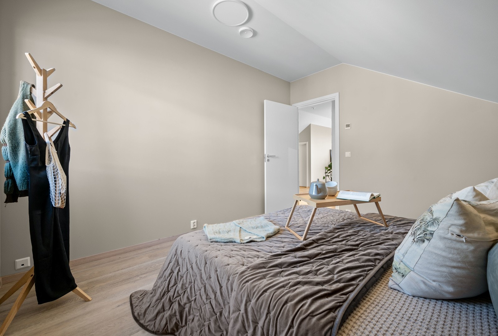 Det er ikke mangler på soverom, i denne boligen så her kan man ta med hele storfamilien. Galleribilde