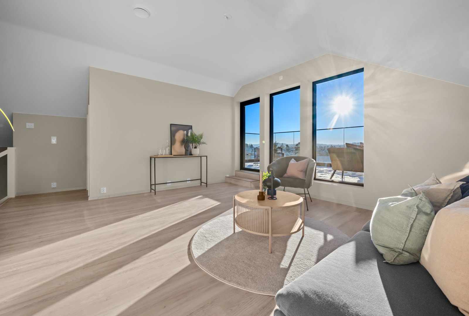 Alle rom i hele huset har individuelle sonestyringer av vannbåren gulvvarme. Galleribilde