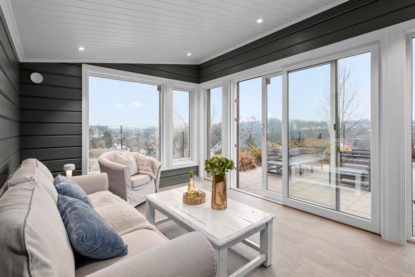 Hagestuen egner seg godt hele året, en ypperlig plass for sosiale sammenkomster i hyggelig selskap Galleribilde