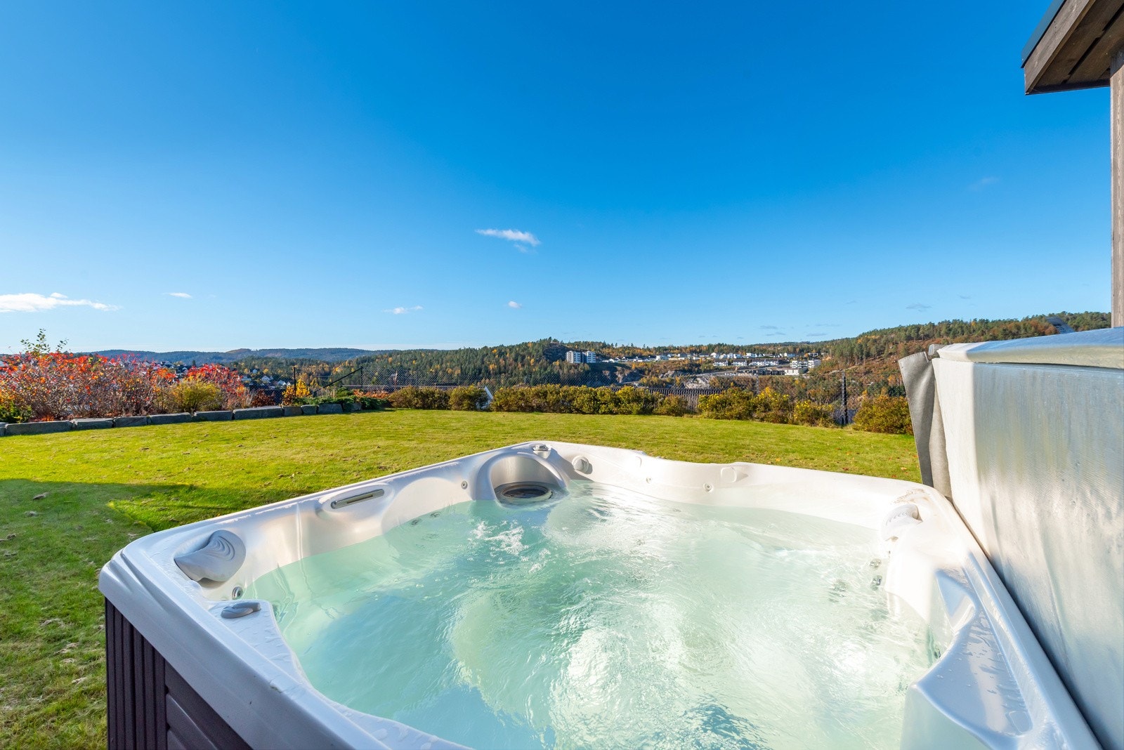 Utsikten fra jacuzzien i hagen. Galleribilde