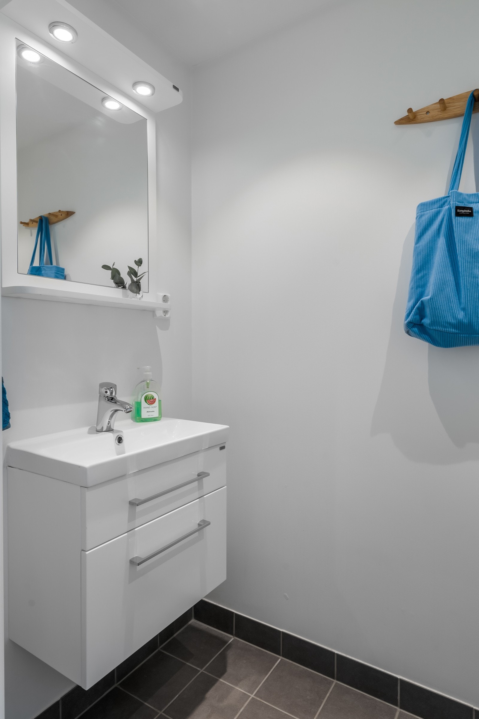 Leiligheten har eget toalettrom Galleribilde