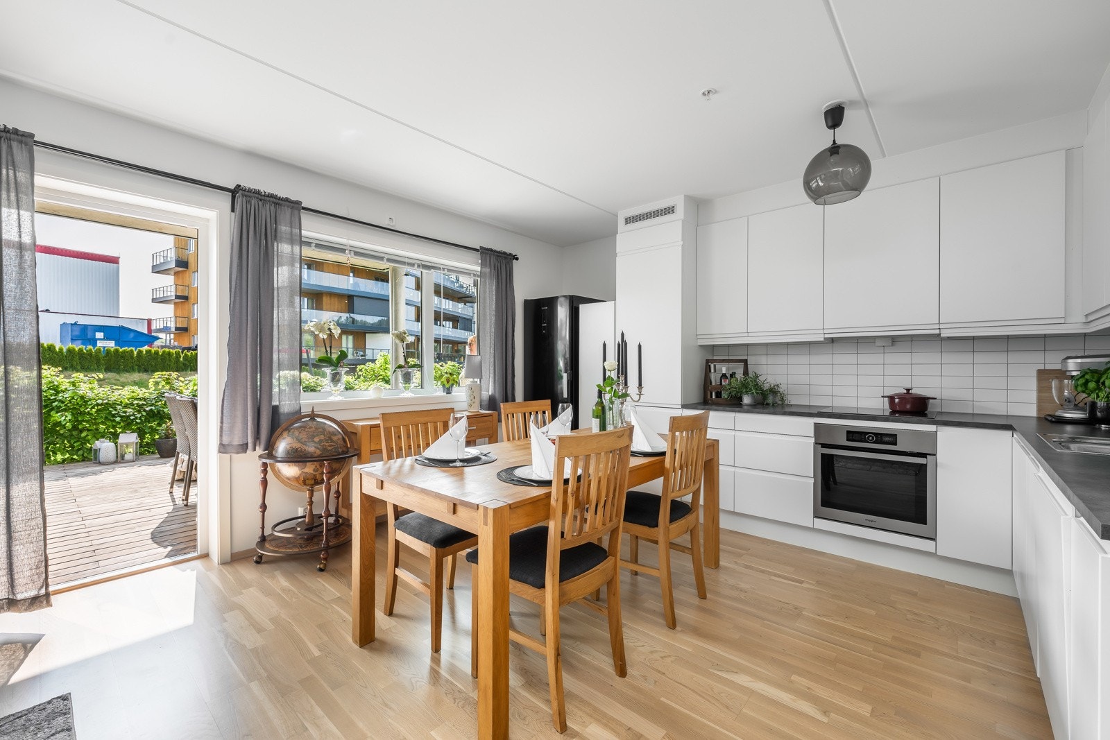 Pent kjøkken i åpen løsning Galleribilde