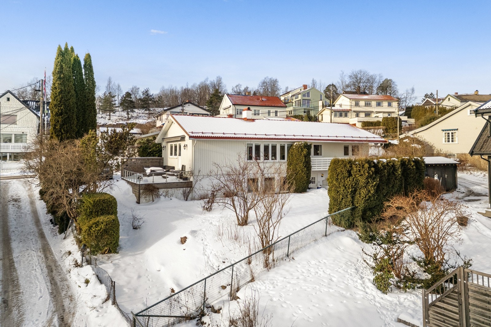 Boligen har en attraktiv og meget barnevennlig beliggenhet på Tåsen i bydel Nordre Aker. Galleribilde