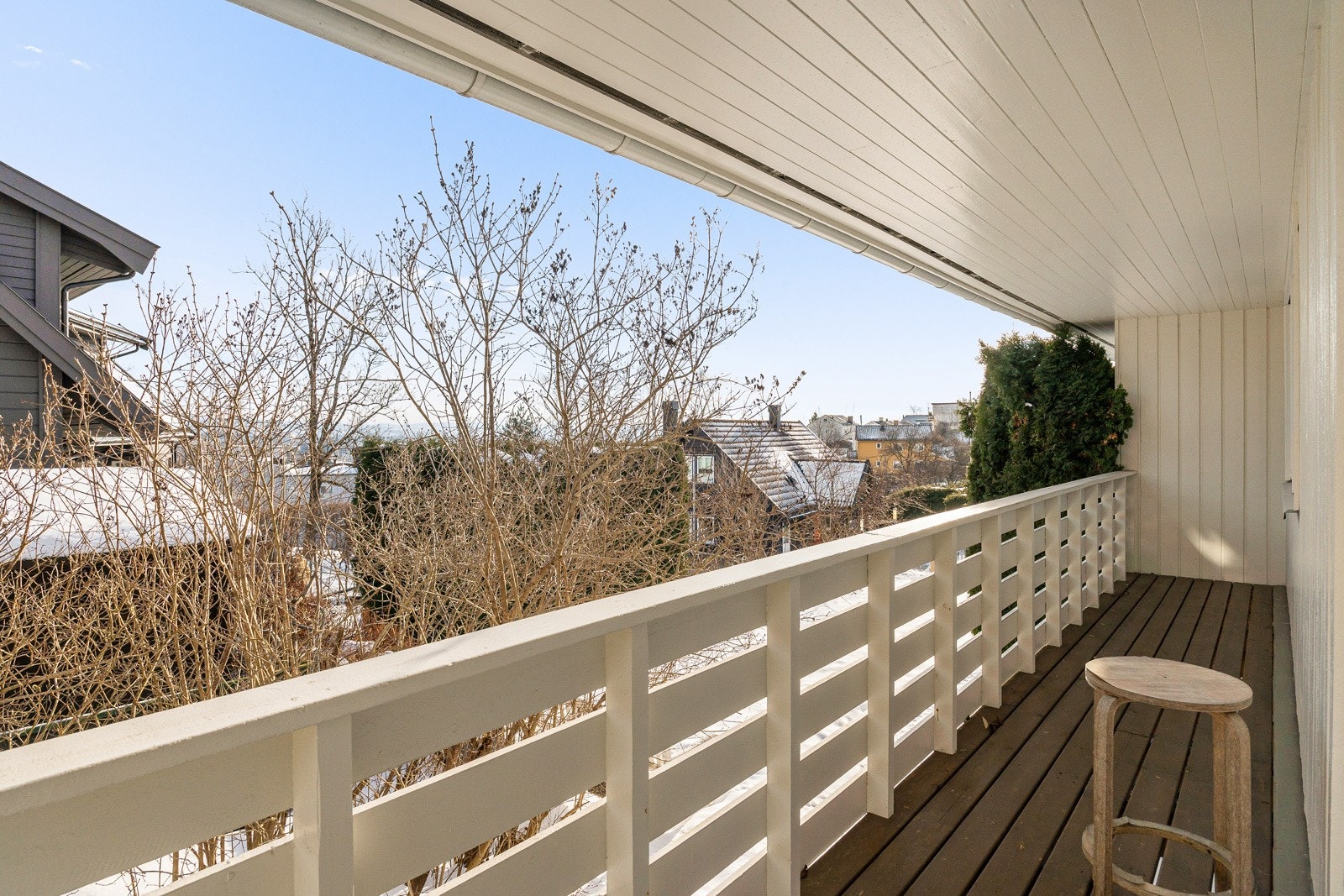 Fra hovedsoverom er det adkomst til veranda målt til ca. 10 m². Galleribilde