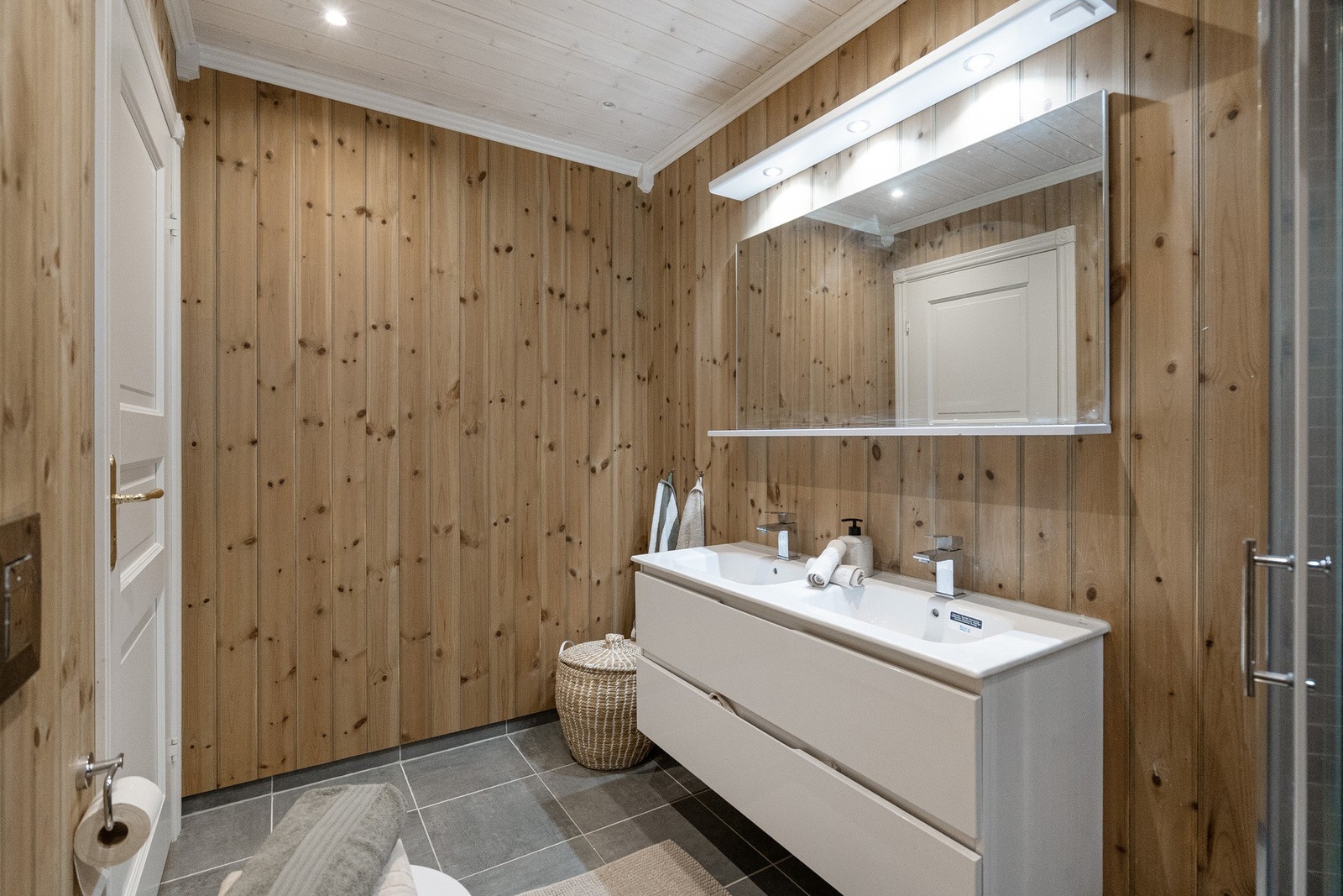 Det er tre flotte bad i hytta. Galleribilde