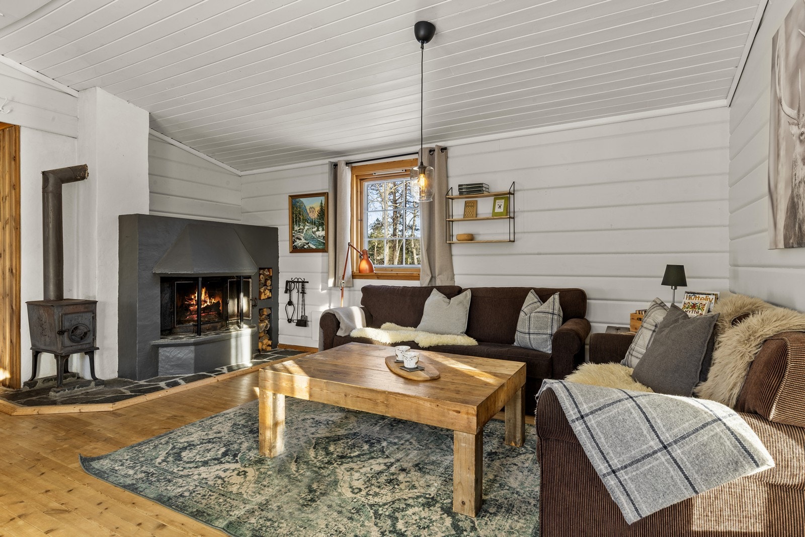 Her er det en koselig peis og vedovn Galleribilde