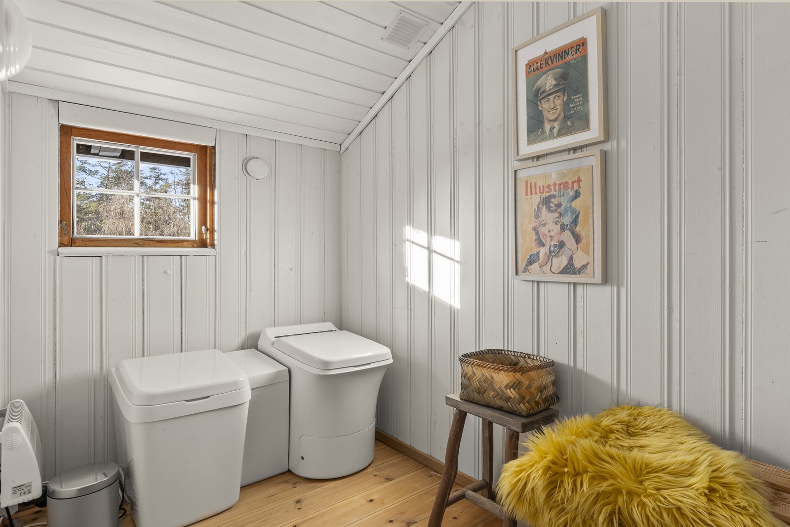 Det er installert forbrenningstoalett og urinal Galleribilde