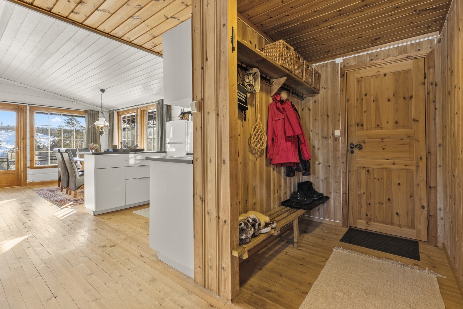 Mellomgang mot stue Galleribilde