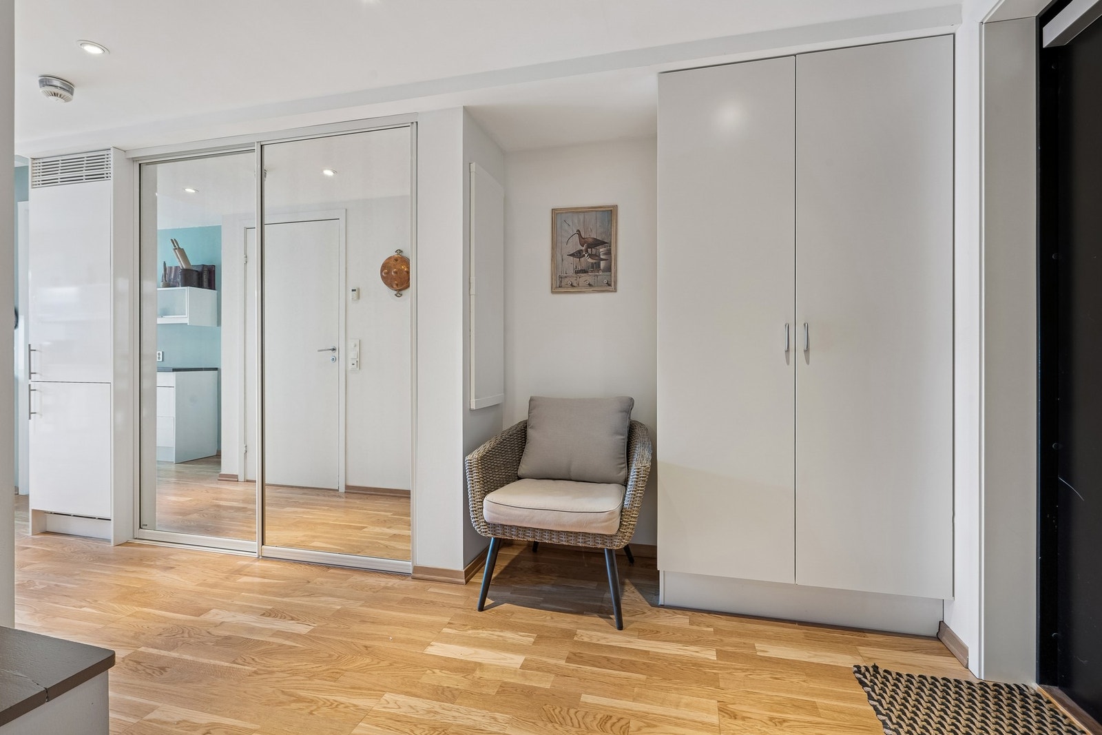 Godt med garderober i gangen. Galleribilde