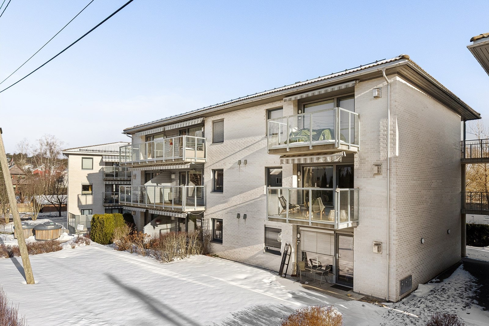 Sameiet har velholdte bygninger oppført i 2009 med fin teglsteinsfasade. Galleribilde