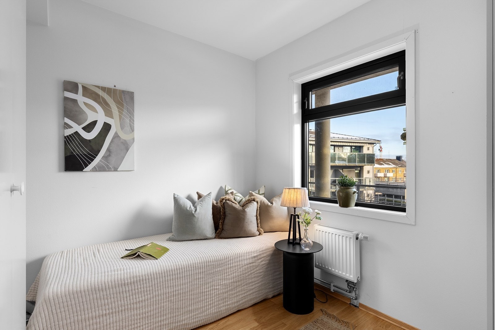 På soverom II er det plass til seng, nattbord og klesskap. Galleribilde