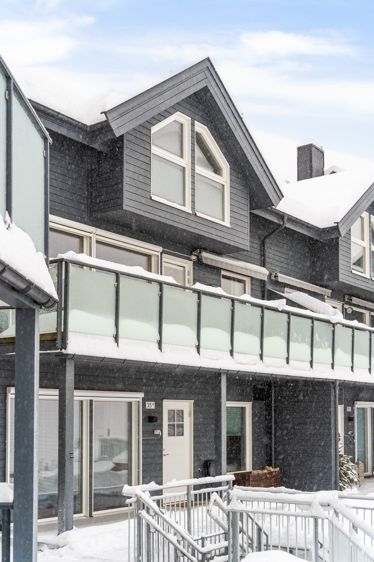 Fasade med gode uteplasser Galleribilde