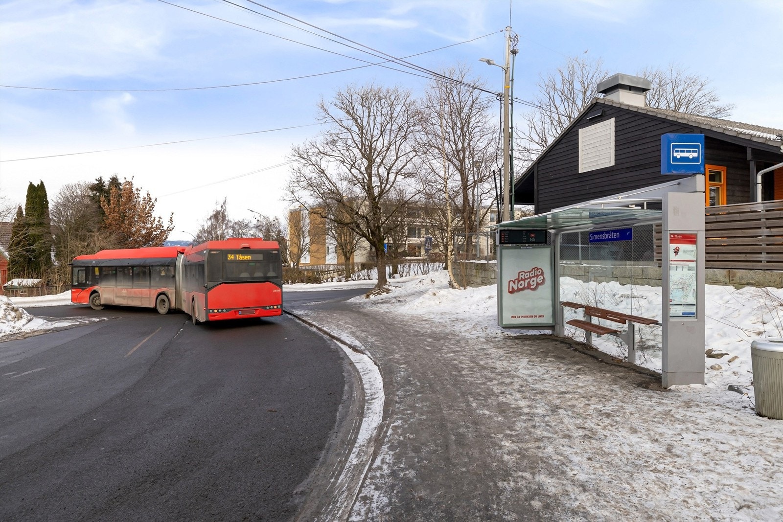Nærmeste bussholdeplass ligger like utenfor borettslaget. Galleribilde