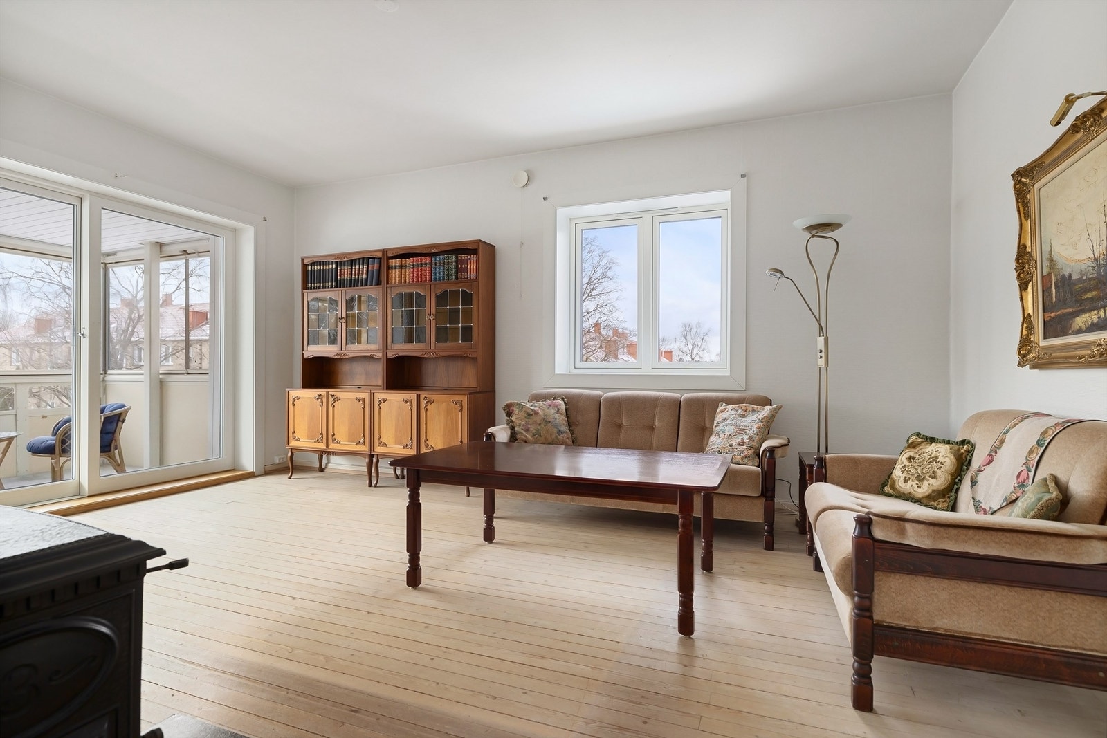 Leiligheten har en god intern beliggenhet i blokka; topp- og endeplassering, noe som gir ekstra gode sol- og lysforhold. Galleribilde