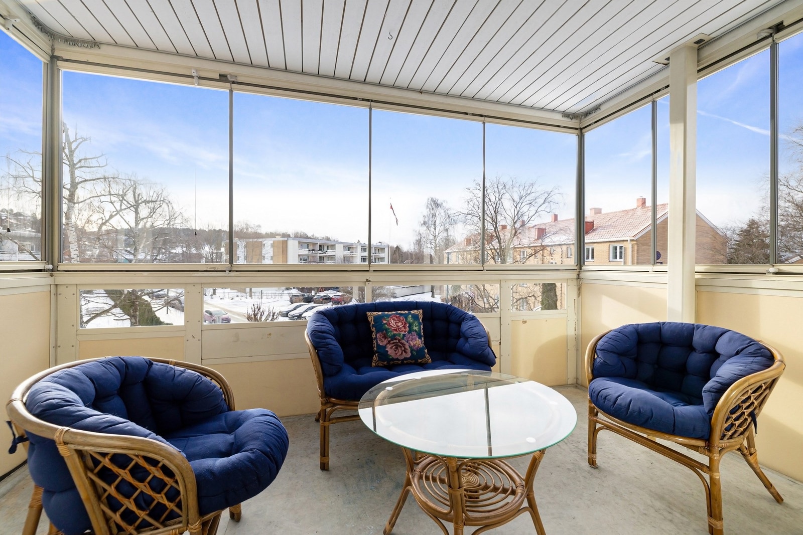 Innglasset balkong på ca. 9 kvm. Galleribilde