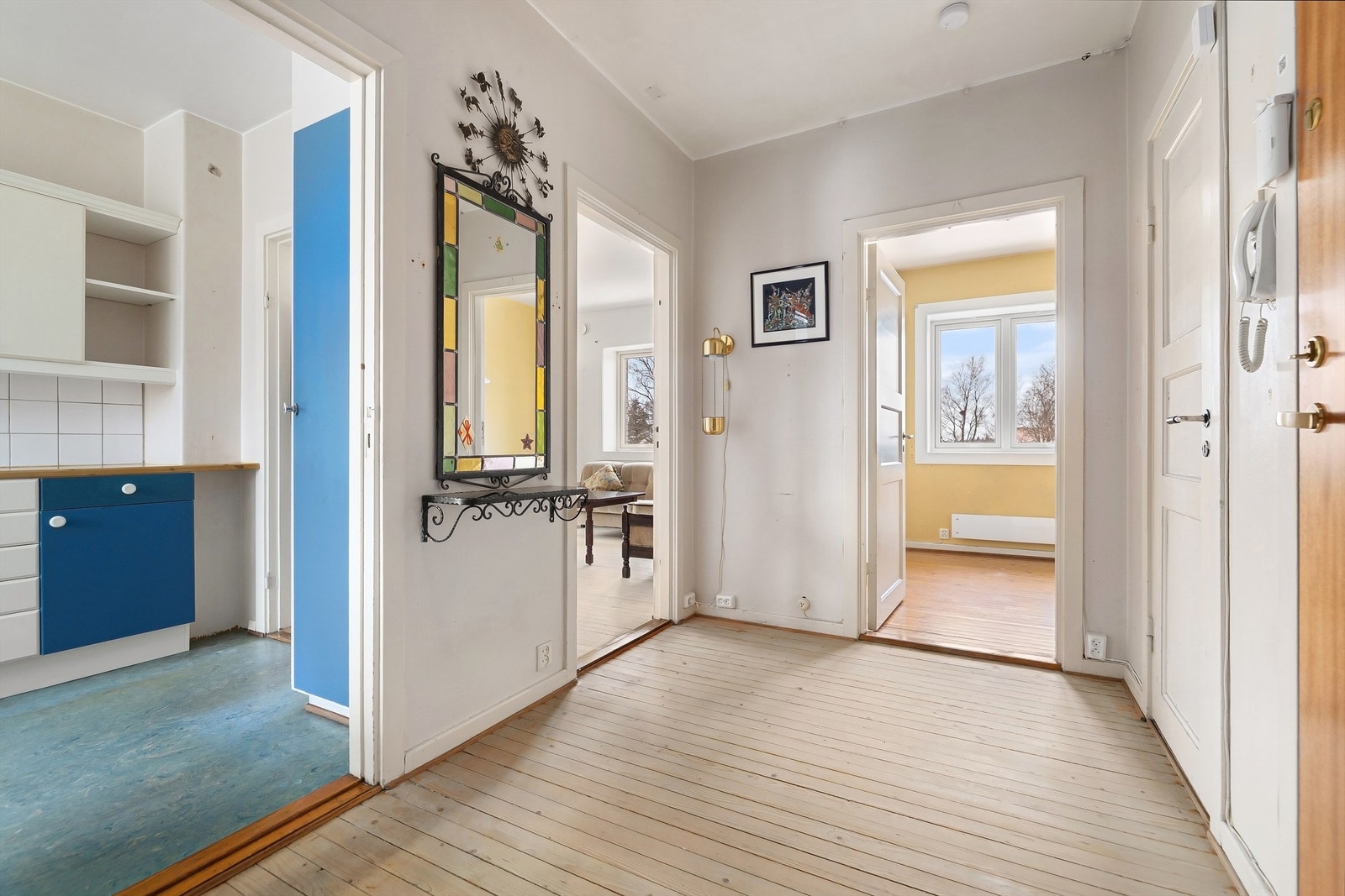 Entreen er en naturlig gjennomgangssone med tilgang inn til de fleste rom. Galleribilde