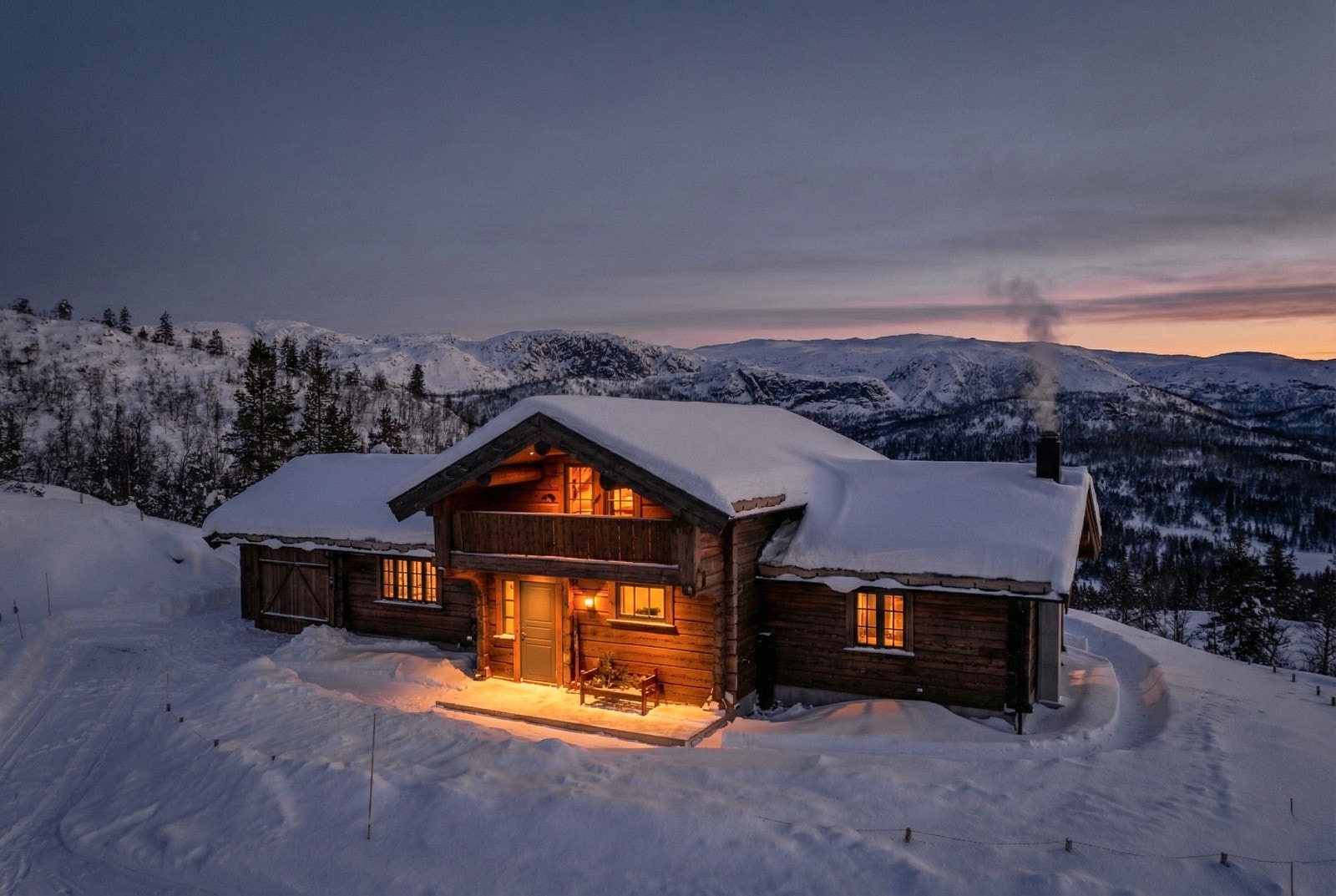 Velkommen til Vardefjellvegen 193 (AI generert kveldsbilde) Galleribilde