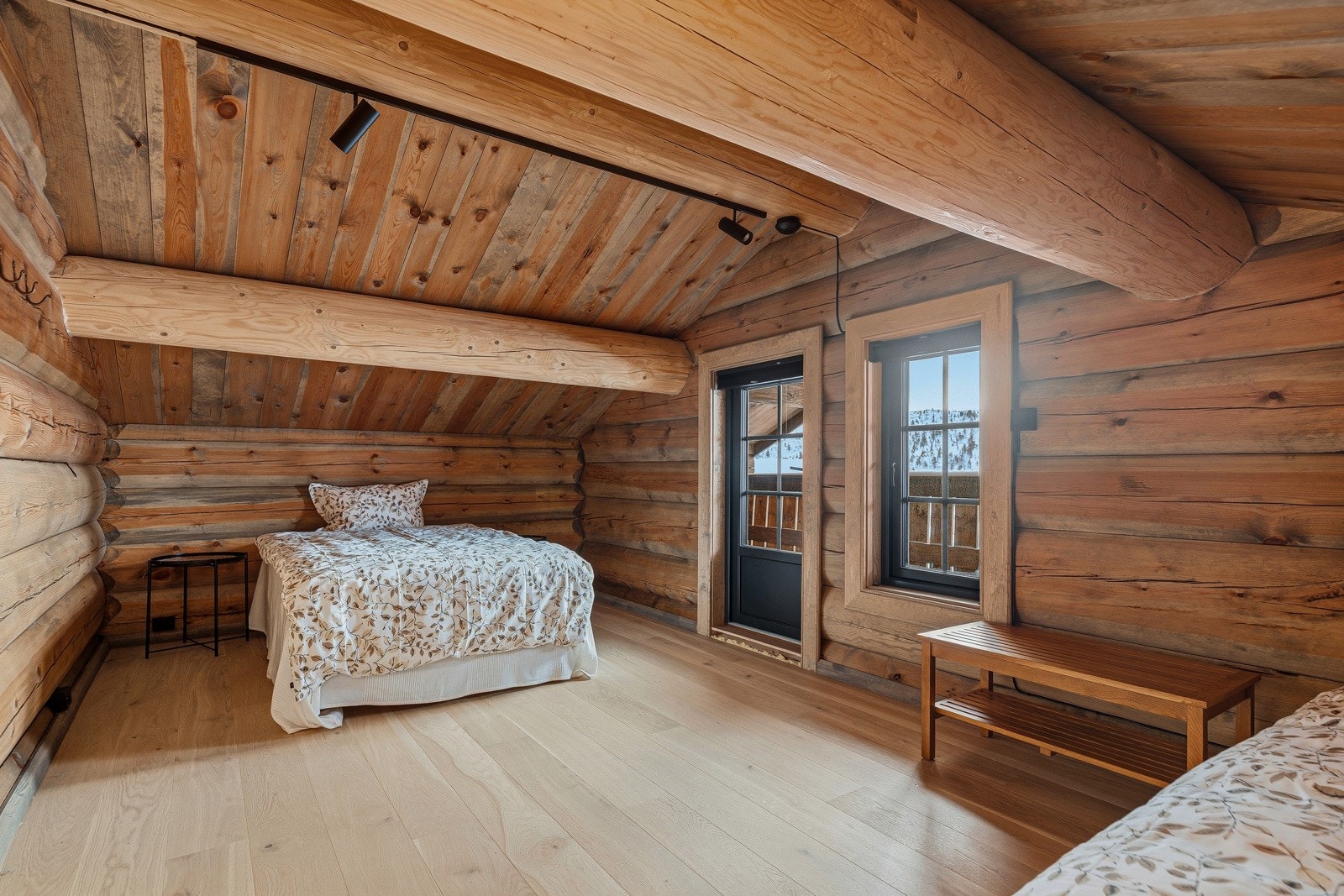 Soverom 3 (på loftet) med utgang til balkong Galleribilde