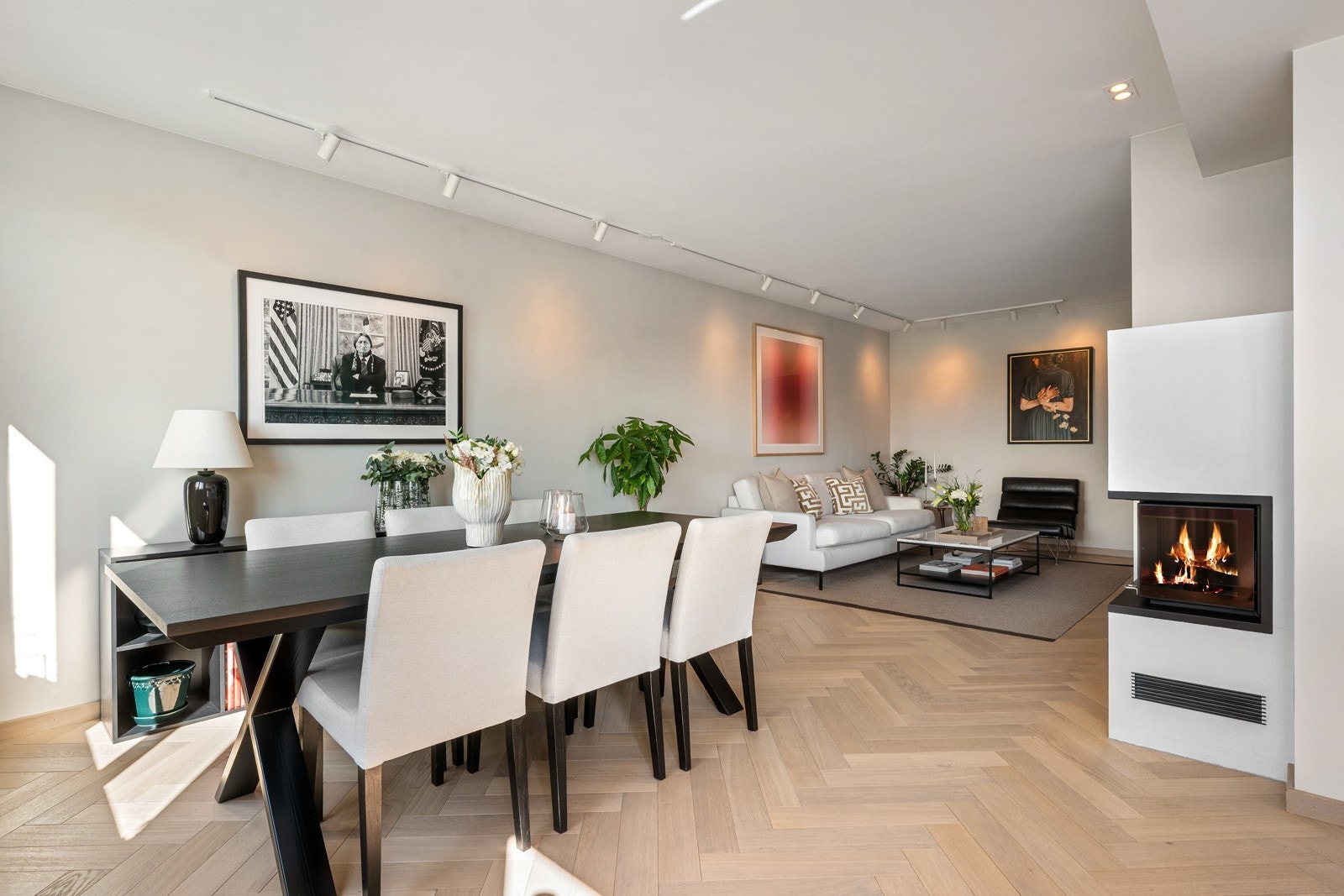 Etter renoveringen fremstår leiligheten som et hjem med høy håndverksmessig kvalitet og gjennomtenkte løsninger i alle detaljer Galleribilde