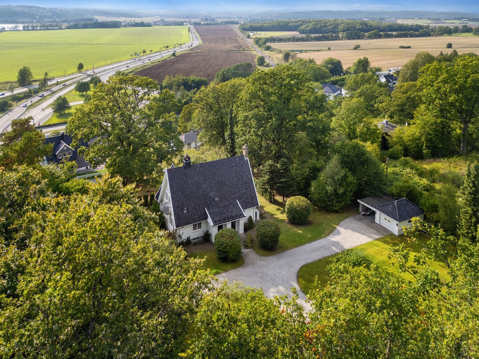 Sentralt beliggende med kort vei til E18 Galleribilde