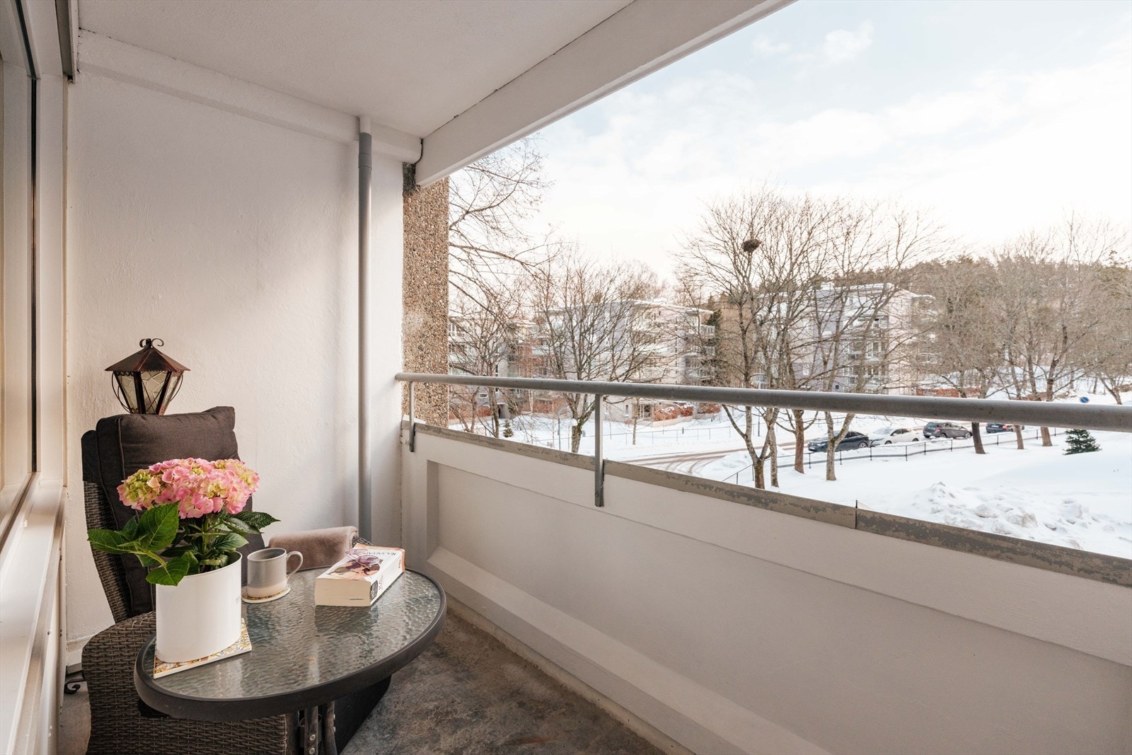 Fra stuen er det utgang til en romslig, sydøst-vendt balkong på 5 m² Galleribilde