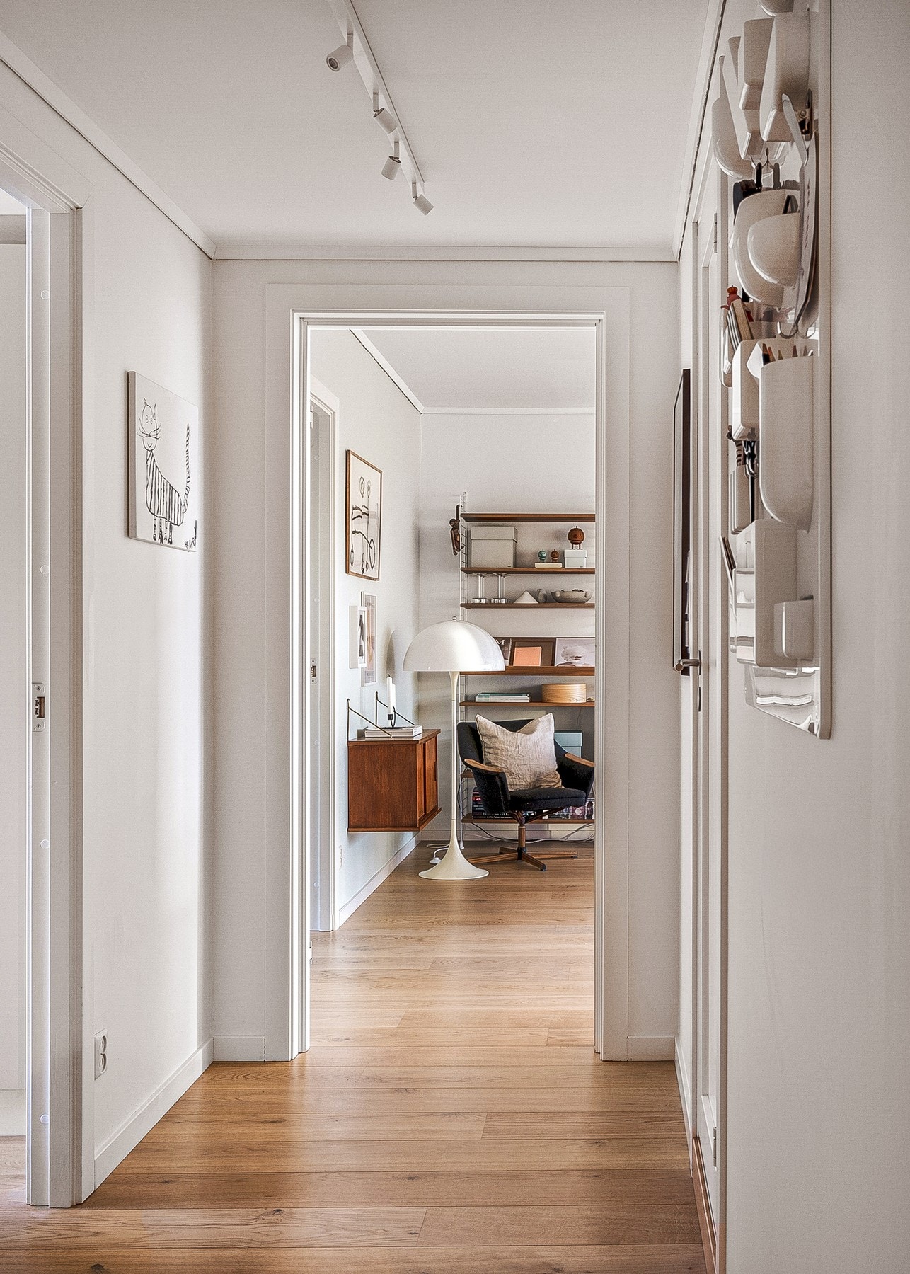 Gangen er lys og innbydende. Galleribilde