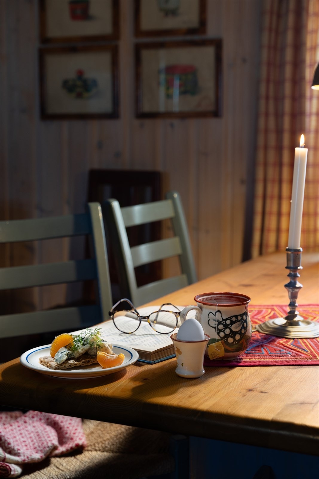 Spisestuen skaper en robust og funksjonell sone for måltidene Galleribilde