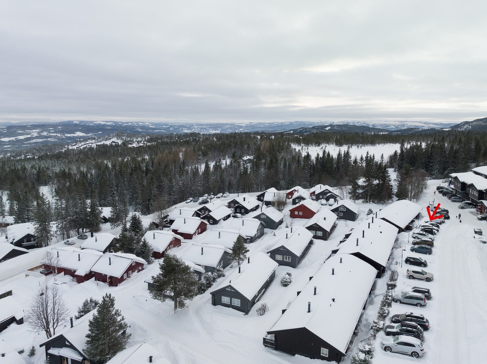 Fast parkeringsplass gir enkel tilgang til hytta. Galleribilde