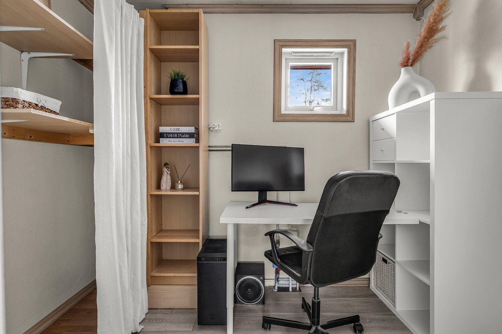 Rom innredet som kontor - Ikke godkjent som rom til varig opphold. Galleribilde