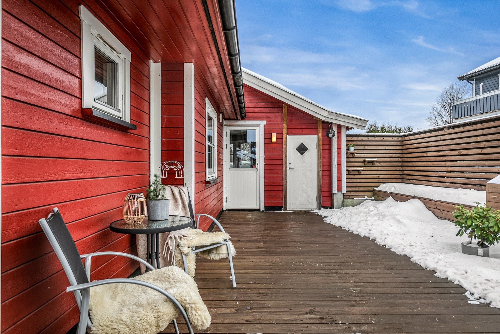 Boligen har godt med lagringsplass med en utvendig bod på 5 kvm og to innvendige boder samt lagringsloft med loftsluke. Galleribilde