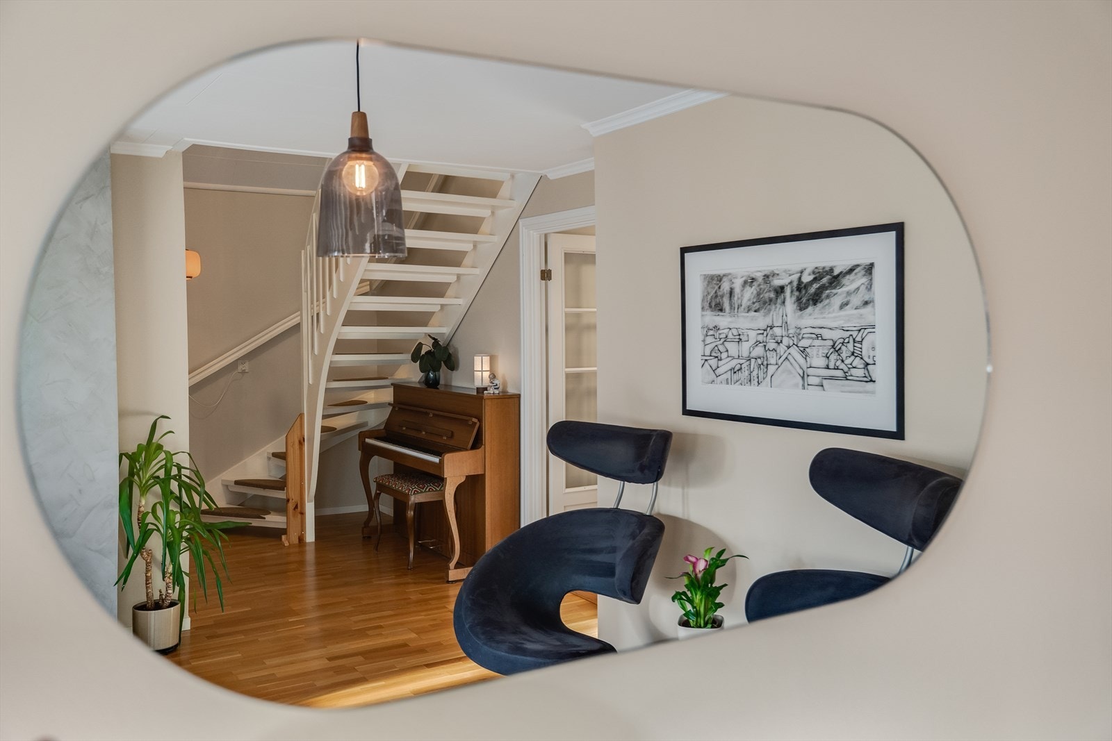 Behagelige fargevalg og arealeffektiv planløsning Galleribilde